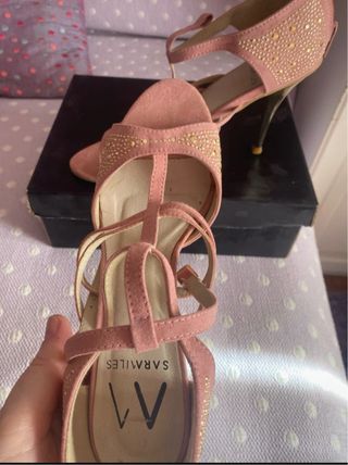 Sandalias Rosas con Pedrería Dorada
