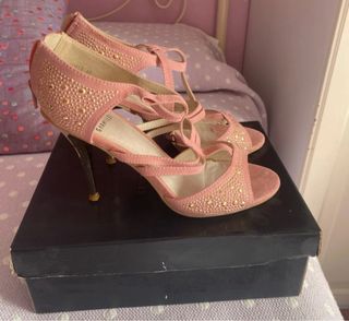 Sandalias Rosas con Pedrería Dorada