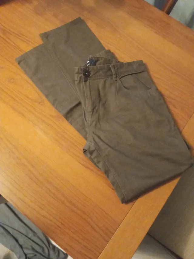 Pantalones Kiabi verde oliva