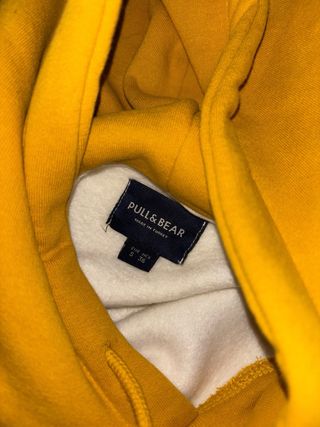 Sudadera con capucha y bolsillo