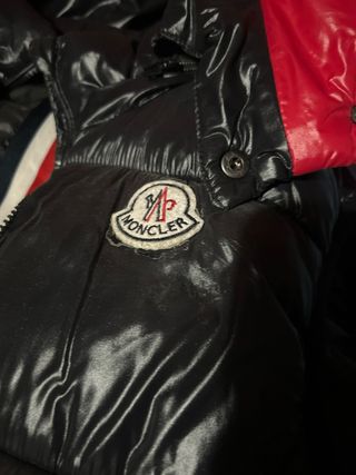 Chaleco Moncler Negro y Rojo