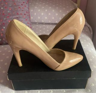 Zapatos de salón beige tacón fino