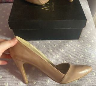 Zapatos de salón beige tacón fino