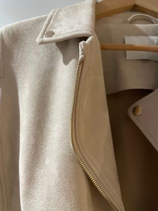 Chaqueta ante cruzada beige