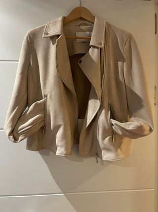 Chaqueta ante cruzada beige