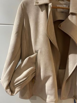Chaqueta ante cruzada beige