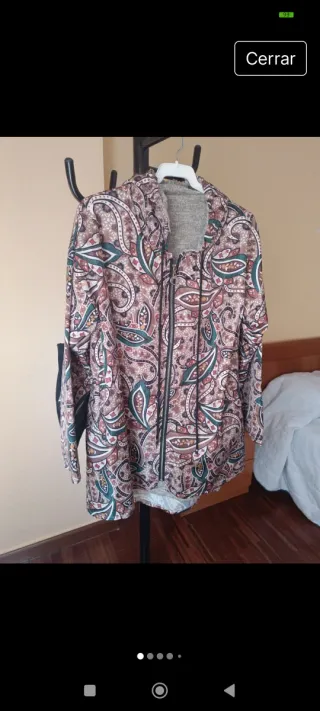 Chaqueta cortavientos estampado paisley Talla L