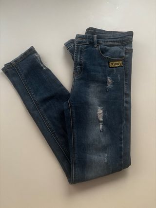 Jeans tiro alto con parches