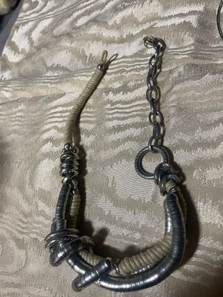 Collana intrecciata beige e argento