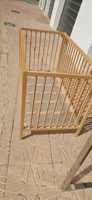 Cuna de bebé de madera