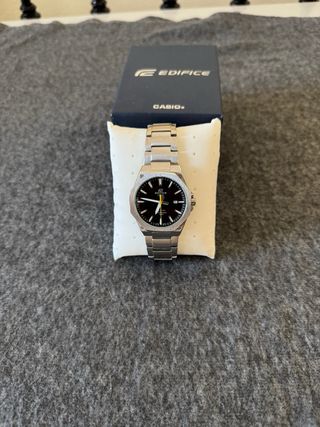 Reloj Casio Edifice plateado y dial Negro