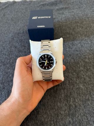 Reloj Casio Edifice plateado y dial Negro