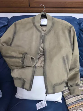 Bomber verde Mango, efecto ante. Talla L 