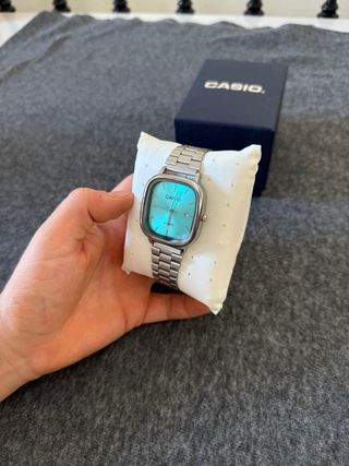 Reloj Casio Plateado y dial azul Turquesa