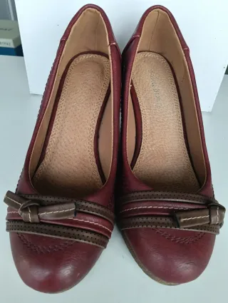 Zapatos de tacón Clark's rojos