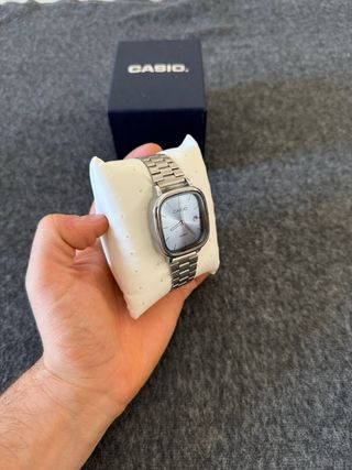 Reloj Casio Cuarzo Plateado y dial Azul