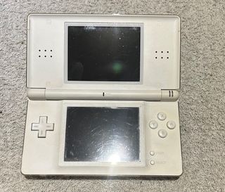 Nintendo DS Lite Blanca + Juegos y Cargador