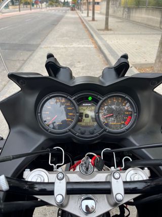 Suzuki V-Strom 650 Negra