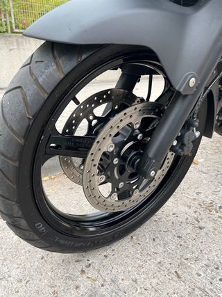 Suzuki V-Strom 650 Negra