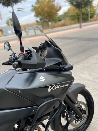 Suzuki V-Strom 650 Negra