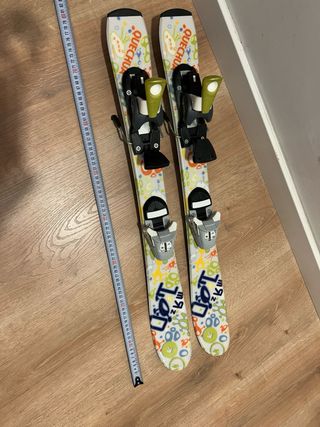 Esquís Quechua 78cm + Fijaciones Salomon