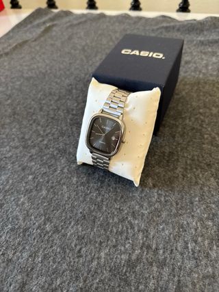 Reloj Casio plateado y dial Negro 