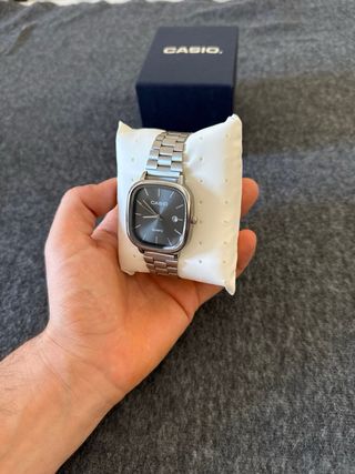 Reloj Casio plateado y dial Negro 