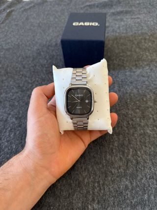 Reloj Casio plateado y dial Negro 