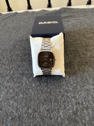 Reloj Casio plateado y dial Negro 