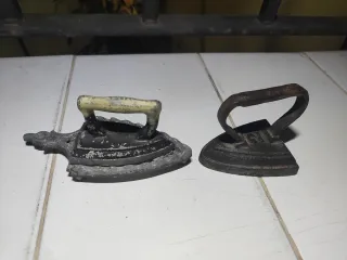 2 piccoli piatti antichi