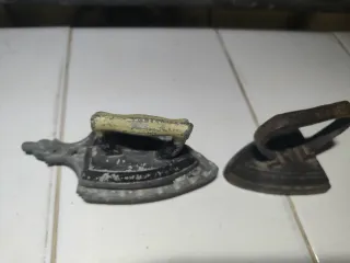 2 piccoli piatti antichi
