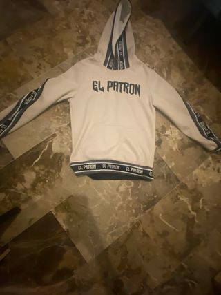 Sudadera beige con detalles El Patrón
