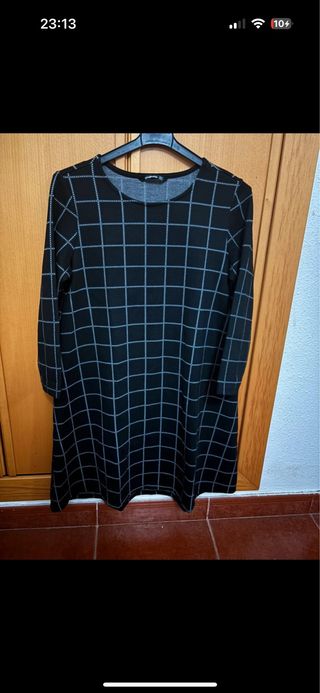 Vestido de mujer con estampado de cuadros