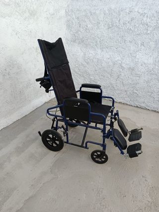 silla de ruedas con respaldo alto, apenas usada
