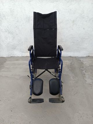 silla de ruedas con respaldo alto, apenas usada