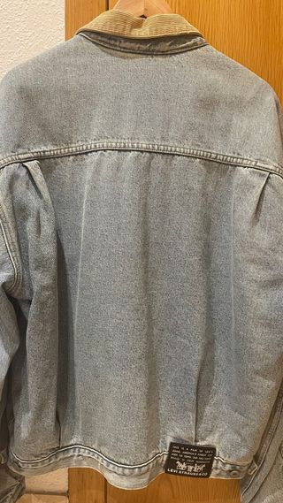 Cazadora Vaquera Levi's Forrada. Talla: XL