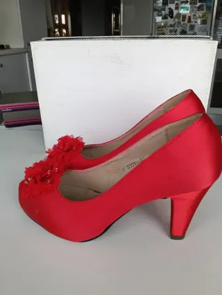 Zapatos de tacón rojos talla 37