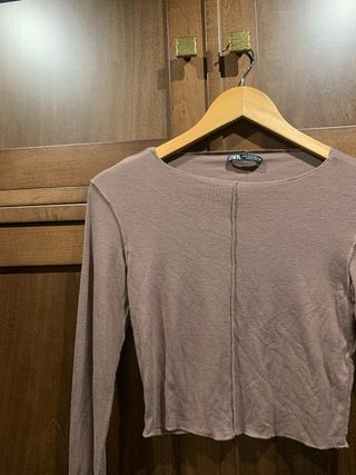 Camiseta Zara marrón manga larga crop top 