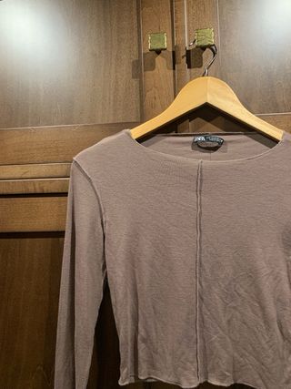 Camiseta Zara marrón manga larga crop top 