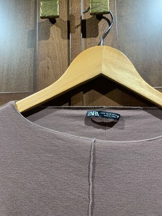 Camiseta Zara marrón manga larga crop top 