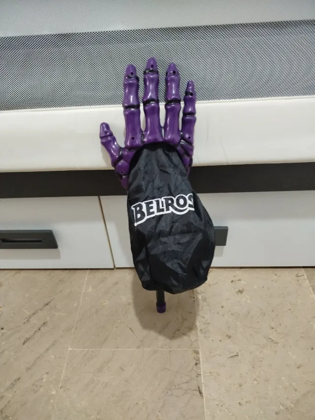 Mano Halloween con Bolsita Morada