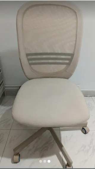 Silla Flintan beige +Escritorio Torald blanco
