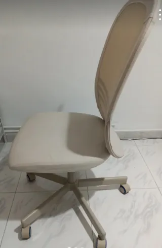 Silla Flintan beige +Escritorio Torald blanco