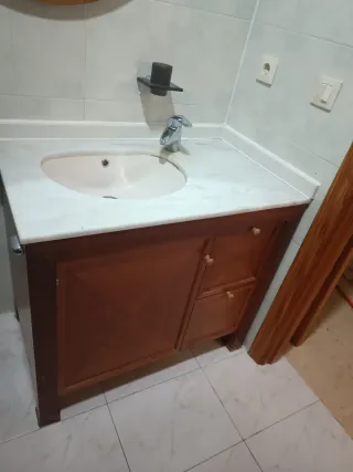 Mueble de baño madera y mármol