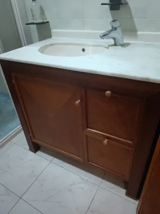 Mueble de baño madera y mármol
