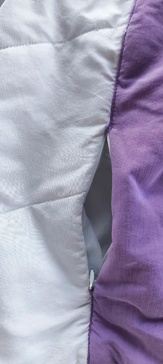 Chaqueta blanca y morada