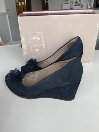 Zapatos Laura G. azules con flor