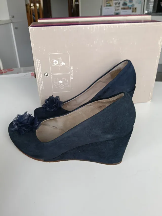 Zapatos Laura G. azules con flor