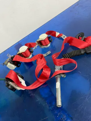 Cambio de cinturones de seguridad