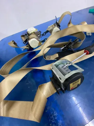 Cambio de cinturones de seguridad